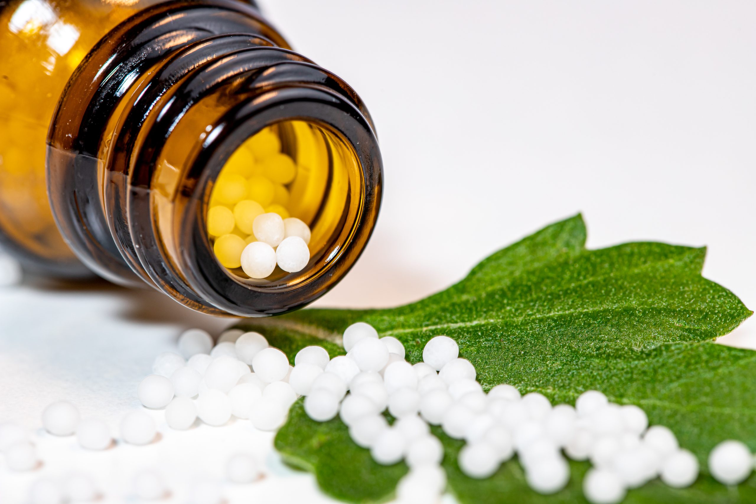 Homöopathische vs. pflanzliche Arzneimittel